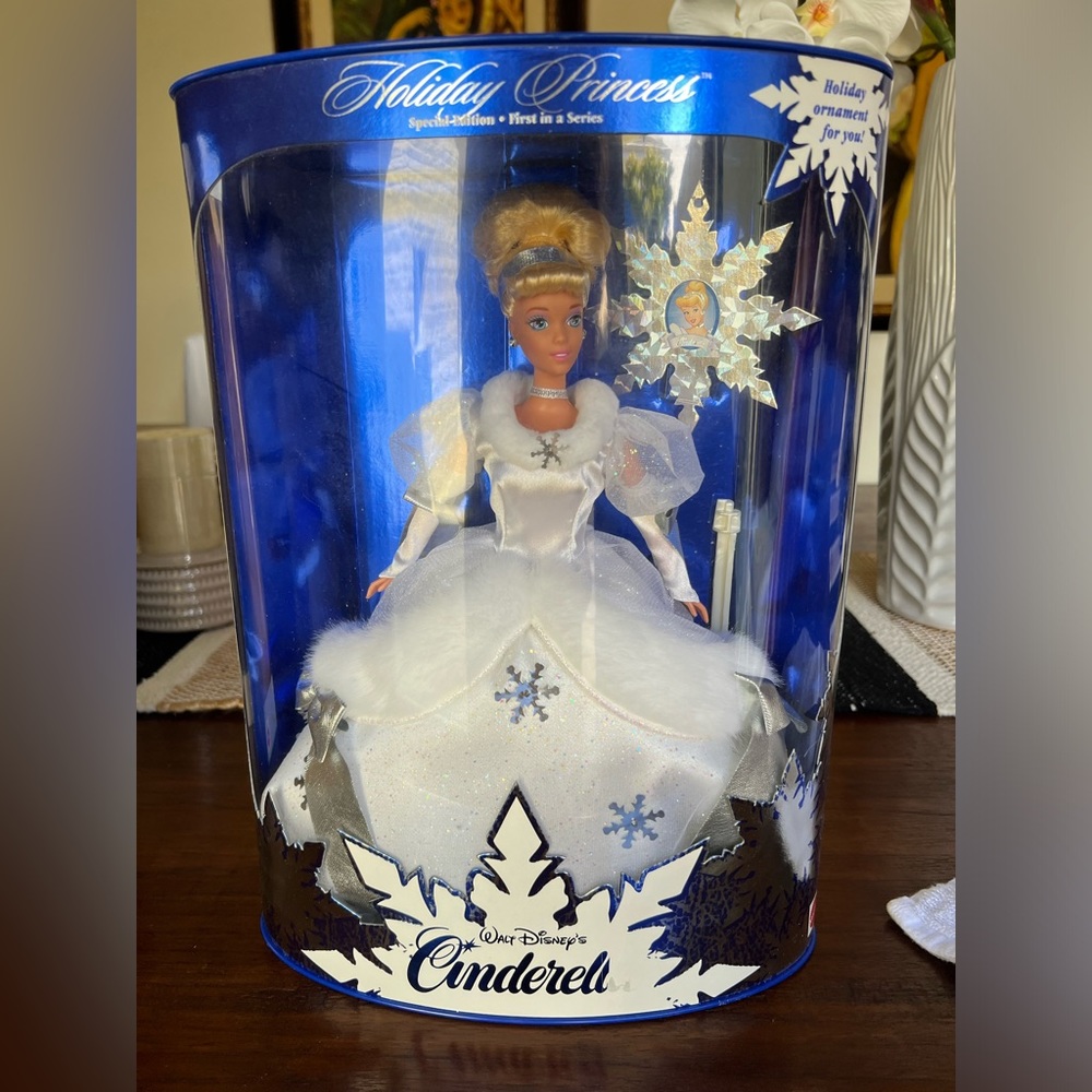 Vintage, 1996 Holiday Princess Cinderella Barbie, Disney Edition First in series